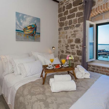 Seafront Apartment In Historical Cippico Castle Kaštela Εξωτερικό φωτογραφία