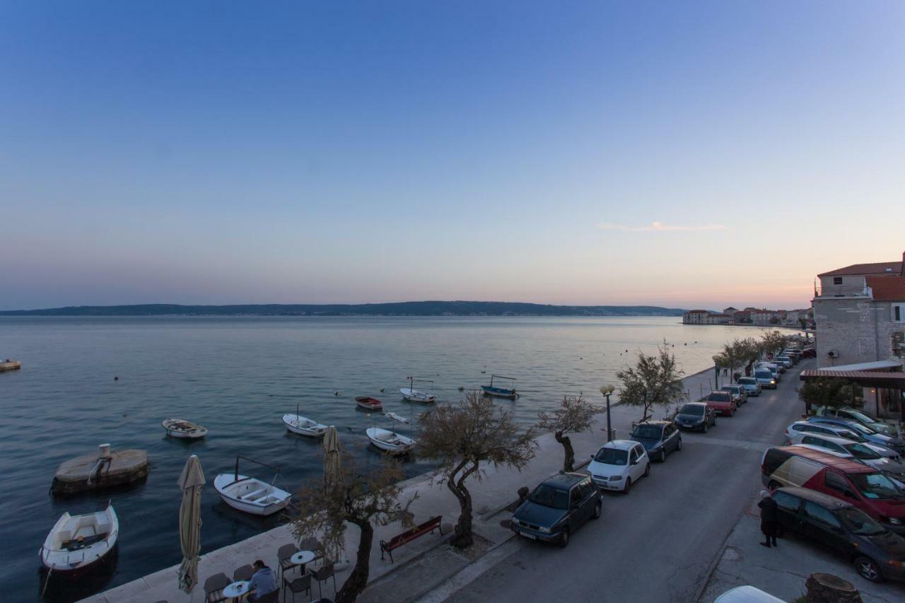 Seafront Apartment In Historical Cippico Castle Kaštela Εξωτερικό φωτογραφία