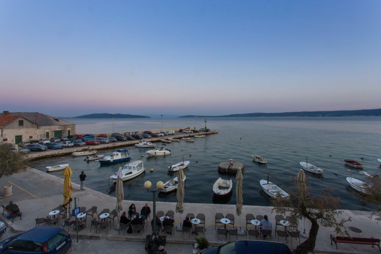 Seafront Apartment In Historical Cippico Castle Kaštela Εξωτερικό φωτογραφία