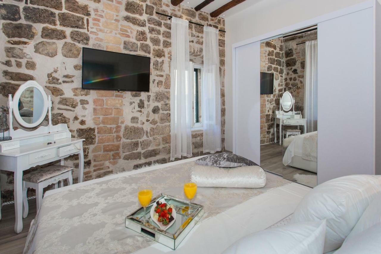 Seafront Apartment In Historical Cippico Castle Kaštela Εξωτερικό φωτογραφία