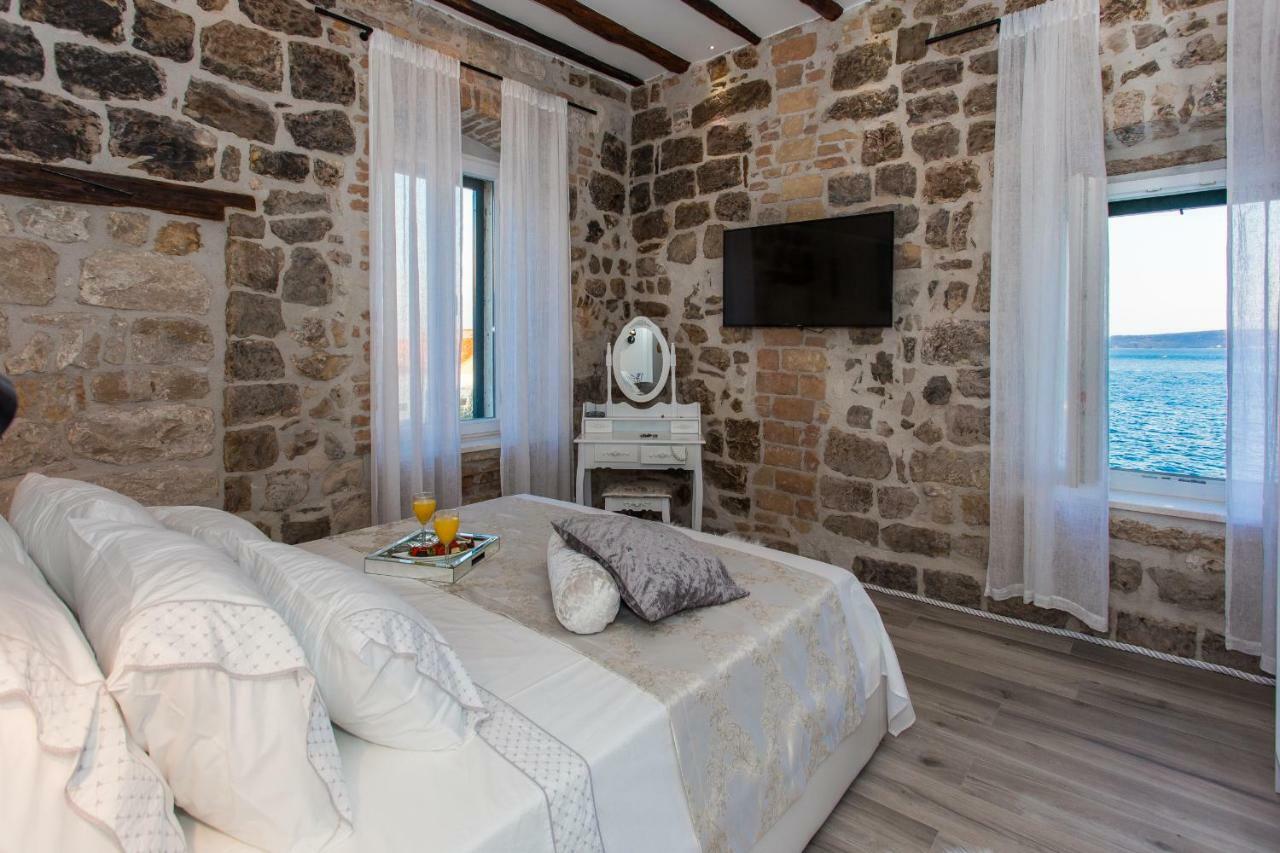 Seafront Apartment In Historical Cippico Castle Kaštela Εξωτερικό φωτογραφία