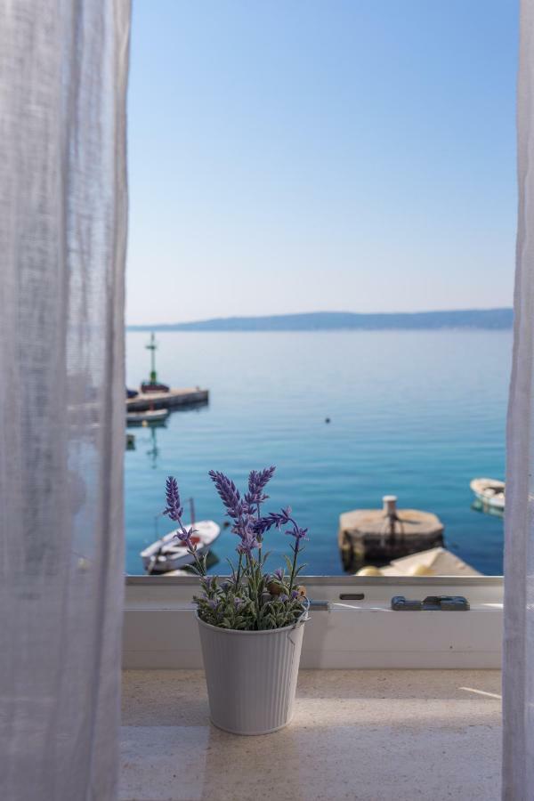 Seafront Apartment In Historical Cippico Castle Kaštela Εξωτερικό φωτογραφία