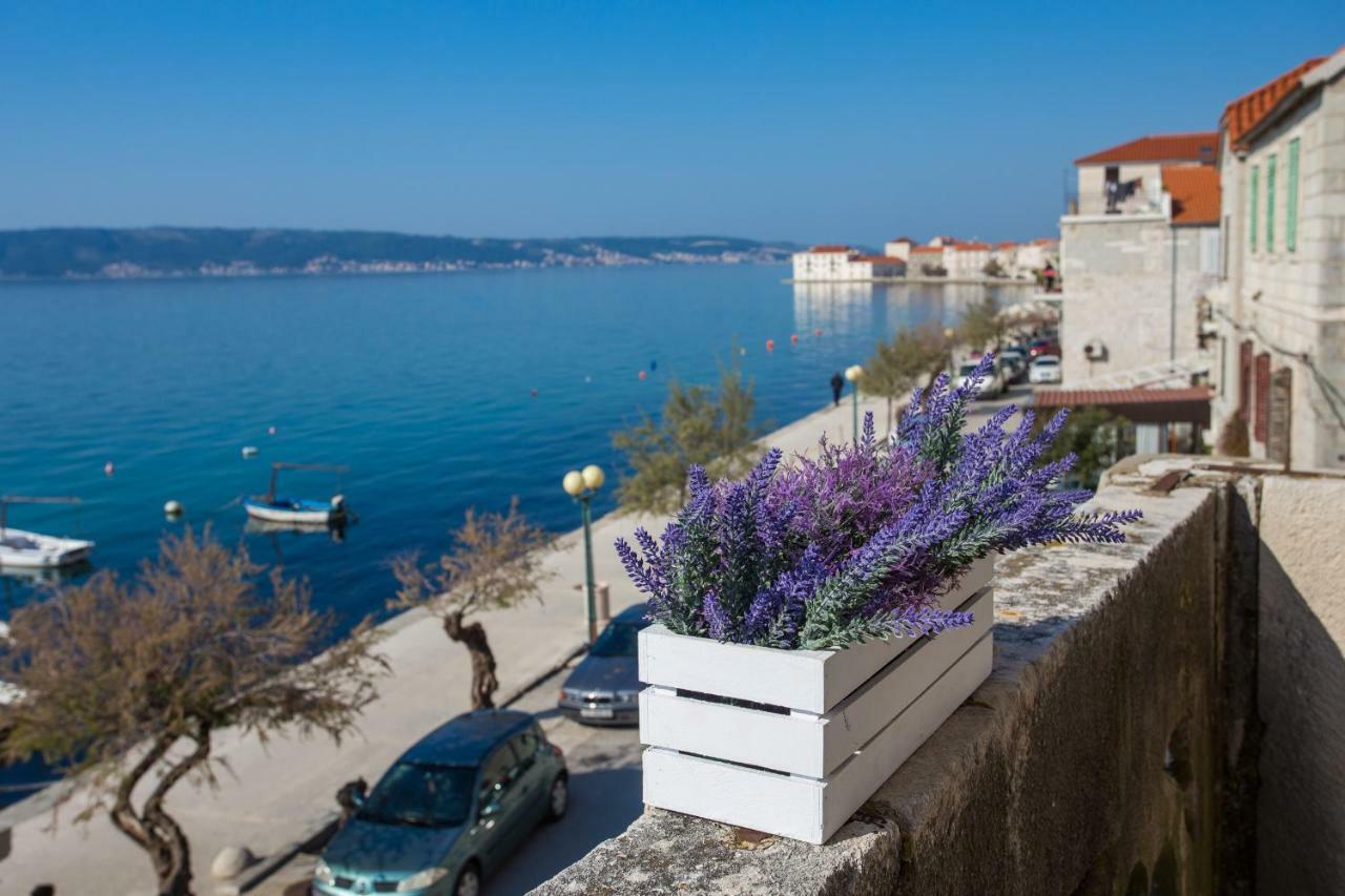 Seafront Apartment In Historical Cippico Castle Kaštela Εξωτερικό φωτογραφία