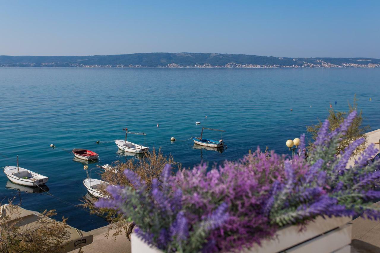 Seafront Apartment In Historical Cippico Castle Kaštela Εξωτερικό φωτογραφία