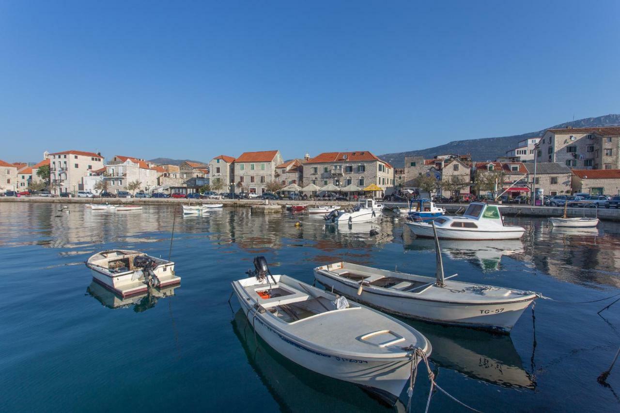 Seafront Apartment In Historical Cippico Castle Kaštela Εξωτερικό φωτογραφία