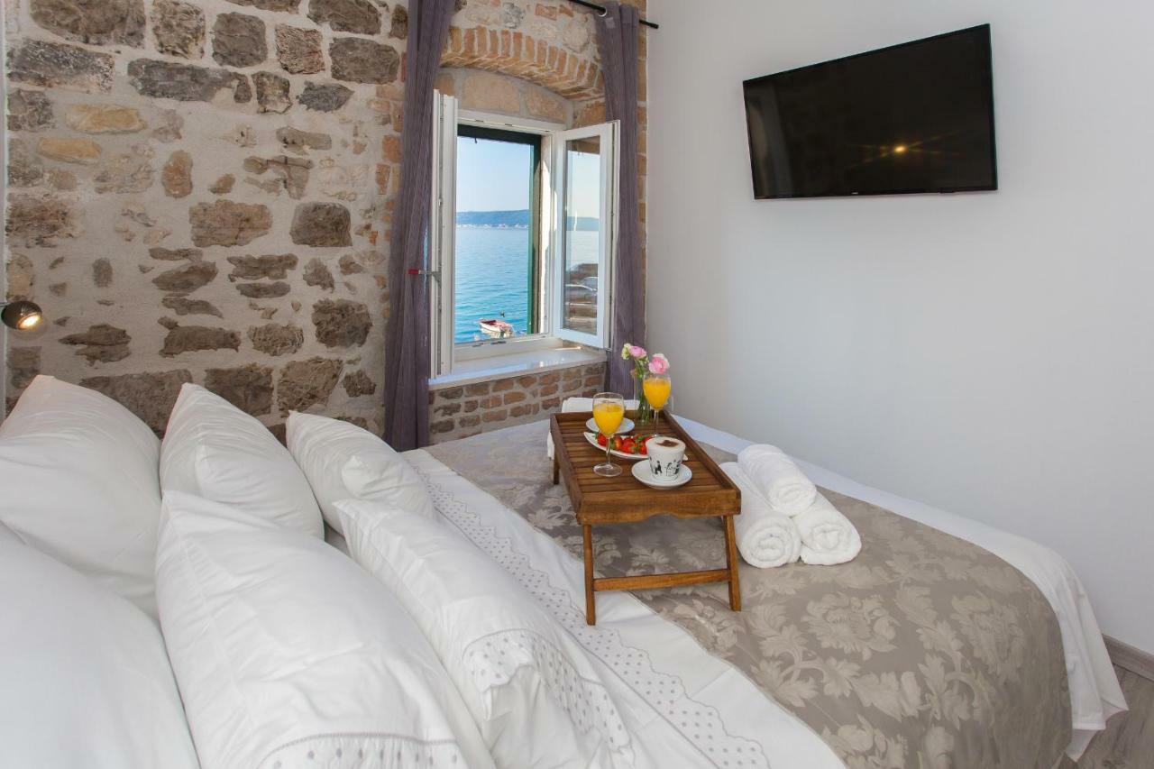 Seafront Apartment In Historical Cippico Castle Kaštela Εξωτερικό φωτογραφία