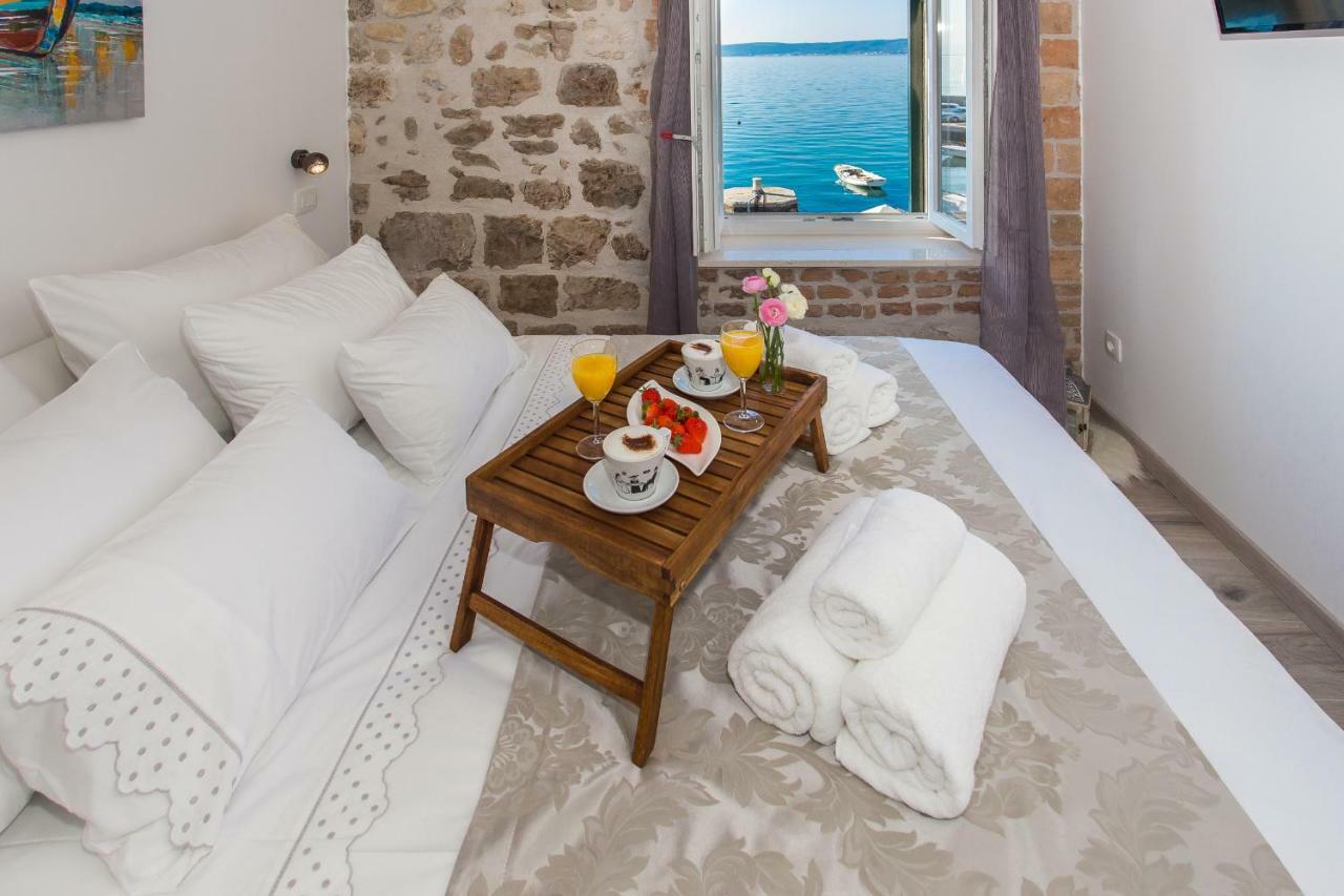 Seafront Apartment In Historical Cippico Castle Kaštela Εξωτερικό φωτογραφία