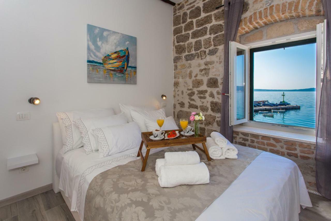 Seafront Apartment In Historical Cippico Castle Kaštela Εξωτερικό φωτογραφία